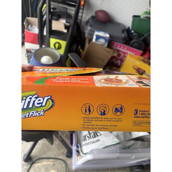 Swiffer Carpet Flick Everyday Carpet Sweeper Starter Kit NEW in Box - Picture 4 of 6